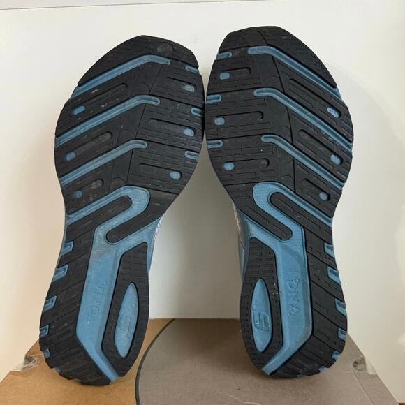 Athletic_Shoes